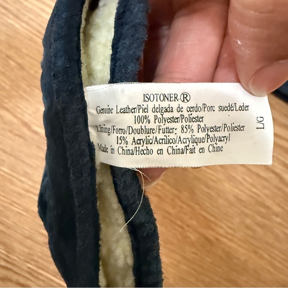 Isotoner Plaid and Blue Warmer Winter Gloves - Picture 5 of 5